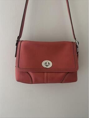 Coach Coral Orange Hampton Pebbled Leather Flap Turnlock Crossbody F13085 Y2K